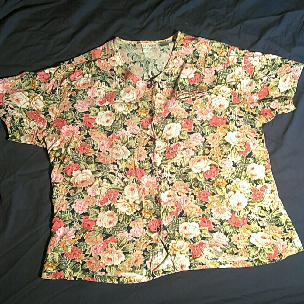 Short Sleeve Blouse size Large